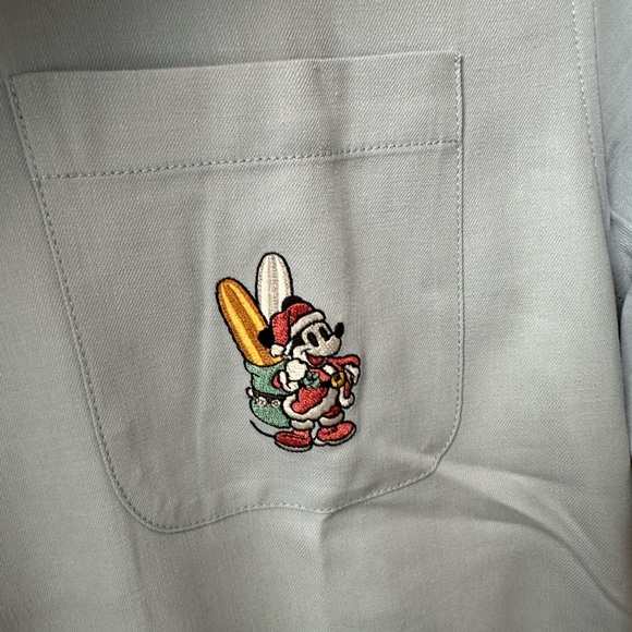 NWT. Disney x Tommy Bahama Holiday Embroidered Shirt – Light Blue – Men’s L - Picture 5 of 6